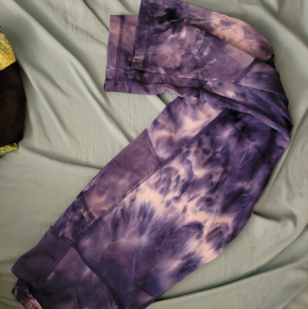 Women's athletic leggings